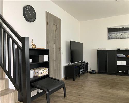 Casa moderna cu 3 camere 2 bai balcon si curte privata in Turnisor