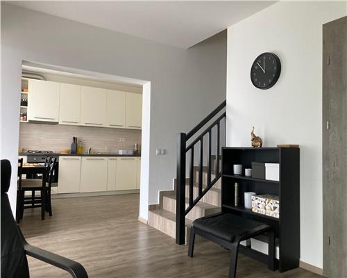 Casa moderna cu 3 camere 2 bai balcon si curte privata in Turnisor