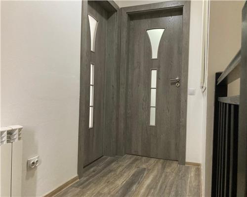 Casa moderna cu 3 camere 2 bai balcon si curte privata in Turnisor