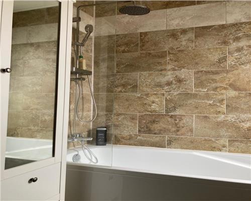 Casa moderna cu 3 camere 2 bai balcon si curte privata in Turnisor