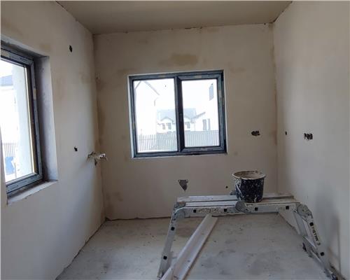 Casa intabulata cu 4 camere 2 bai si curte pe Calea Cisnadiei
