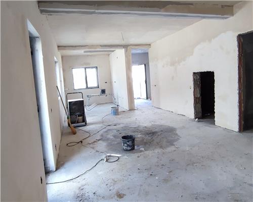 Casa intabulata cu 4 camere 2 bai si curte pe Calea Cisnadiei