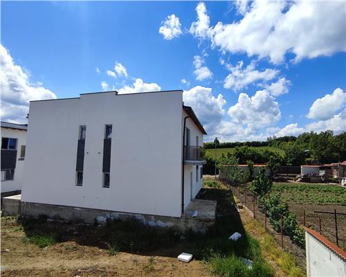 Casa intabulata cu 4 camere 2 bai si curte pe Calea Cisnadiei