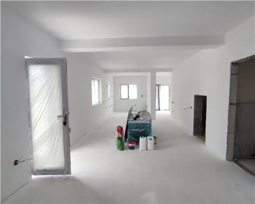 Casa intabulata cu 4 camere 2 bai si curte pe Calea Cisnadiei