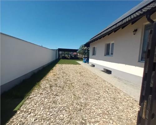 Casa individuala 5 camere terasa acoperita 3 bai si 458 mp teren in Cristian