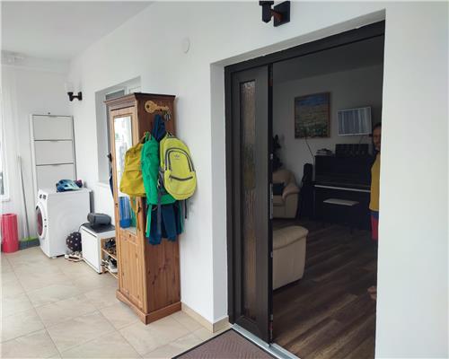 Casa individuala 5 camere terasa acoperita 3 bai si 458 mp teren in Cristian