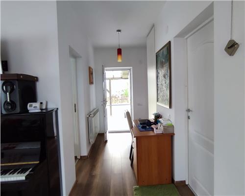 Casa individuala 5 camere terasa acoperita 3 bai si 458 mp teren in Cristian