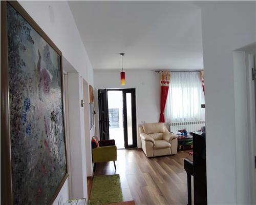 Casa individuala 5 camere terasa acoperita 3 bai si 458 mp teren in Cristian