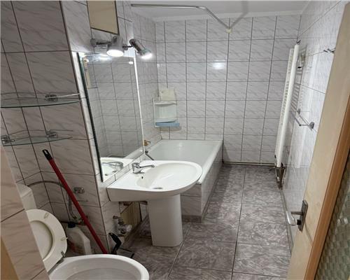 Apartament 3 camere cu balcon Vasile Aron