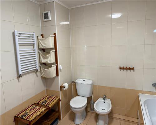 Apartament 3 camere 2 bai  balcon si parcare subterana pe Aleea Streiu