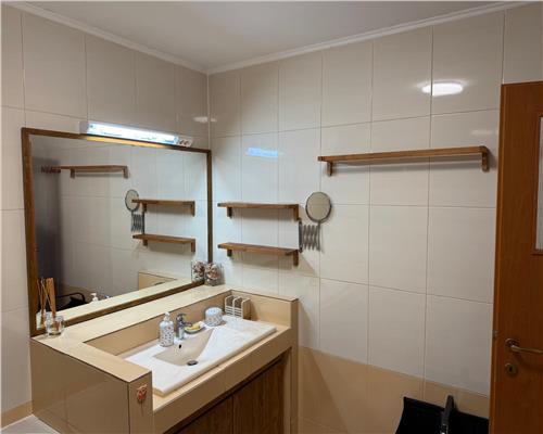 Apartament 3 camere 2 bai  balcon si parcare subterana pe Aleea Streiu