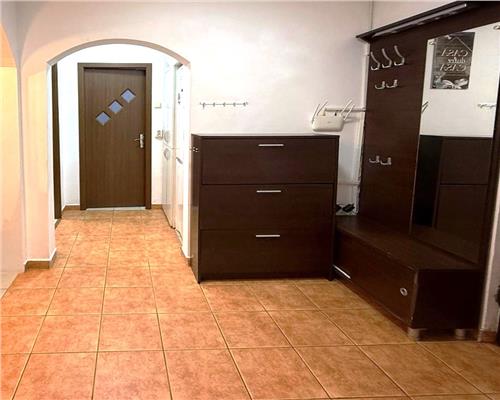Apartament 2 camere decomandat si balcon pe Mihai Viteazu