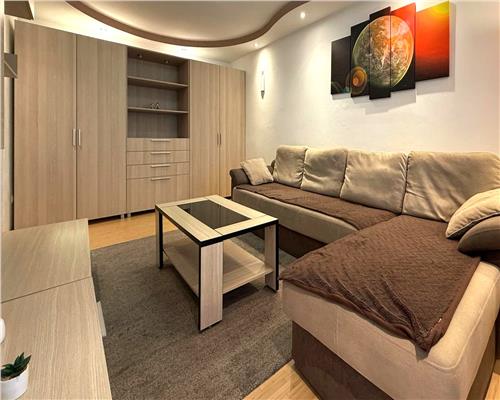 Apartament 2 camere decomandat si balcon pe Mihai Viteazu