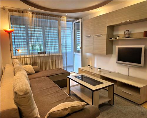 Apartament 2 camere decomandat si balcon pe Mihai Viteazu