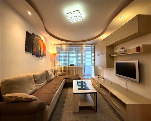 Apartament 2 camere decomandat si balcon pe Mihai Viteazu