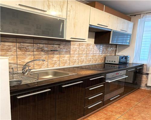 Apartament 2 camere decomandat si balcon pe Mihai Viteazu