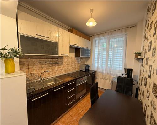 Apartament 2 camere decomandat si balcon pe Mihai Viteazu