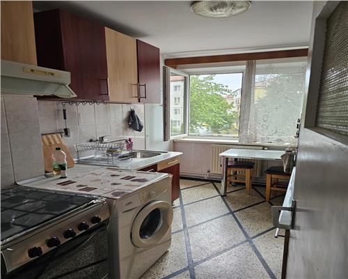 Apartament  2 camere decomandat baie cu geam si parcare in Terezian