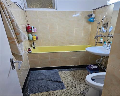Apartament  2 camere decomandat baie cu geam si parcare in Terezian