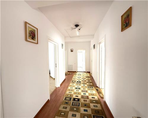 Casa moderna 220 mpu 6 camere 3 bai 2 terase pivnita pe Milea