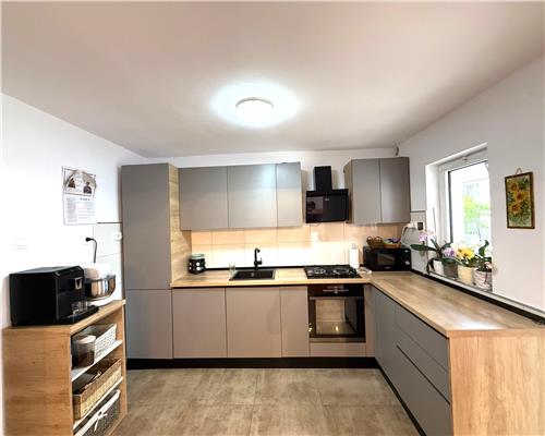 Casa moderna 220 mpu 6 camere 3 bai 2 terase pivnita pe Milea