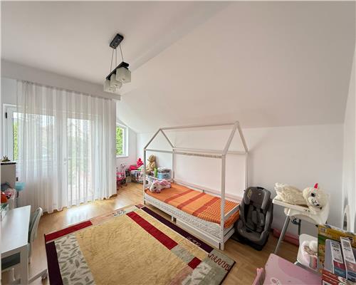 Casa moderna 220 mpu 6 camere 3 bai 2 terase pivnita pe Milea