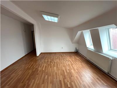 Spatiu de birouri 3 camere de inchiriat in zona centrala