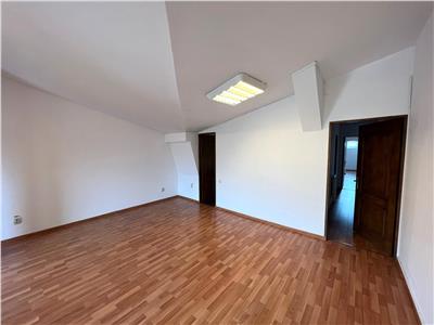 Spatiu de birouri 3 camere de inchiriat in zona centrala