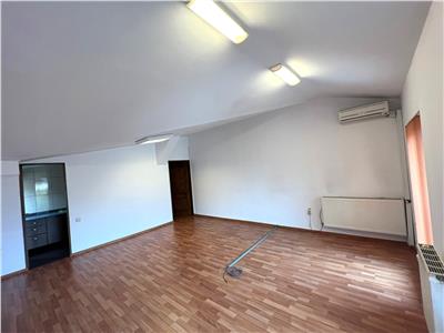 Spatiu de birouri 3 camere de inchiriat in zona centrala