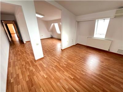Spatiu de birouri 3 camere de inchiriat in zona centrala