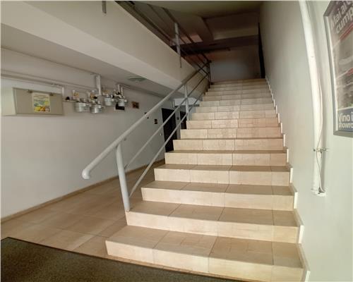 Apartamnet 3 camere decomandat etaj 1 langa Mandra