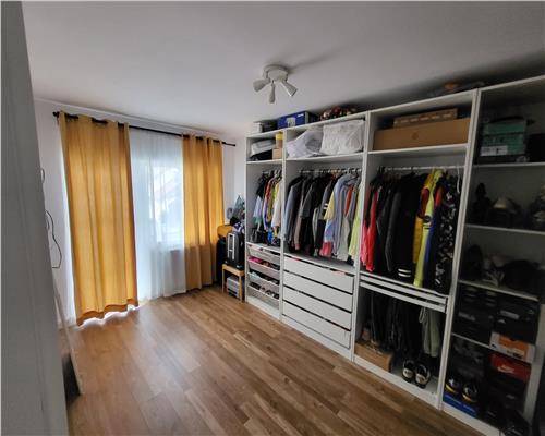 Casa 4 camere 2 bai terasa panoramica 44 mp si 2 balcoane in Selimbar