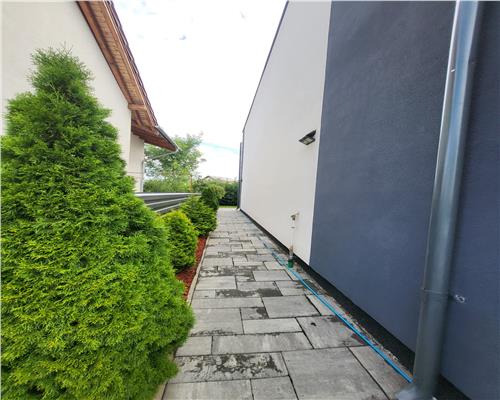 Casa 4 camere 2 bai terasa panoramica 44 mp si 2 balcoane in Selimbar