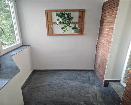 Apartament NOU 3 camere 2 bai balcon zona Parc Sub Arini