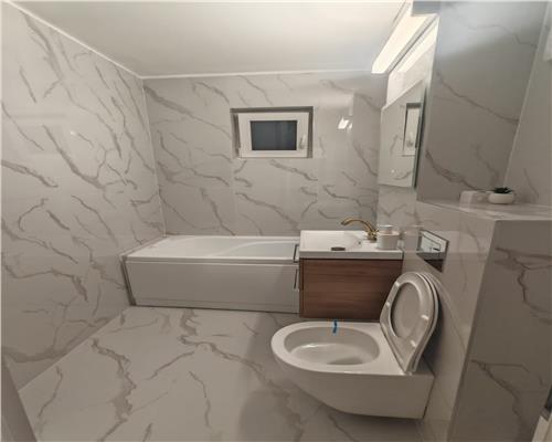 Apartament NOU 3 camere 2 bai balcon zona Parc Sub Arini