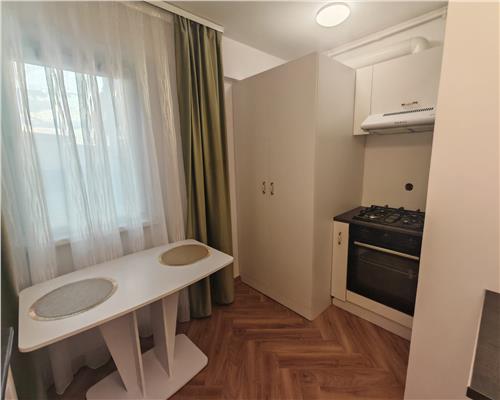 Apartament NOU 3 camere 2 bai balcon zona Parc Sub Arini