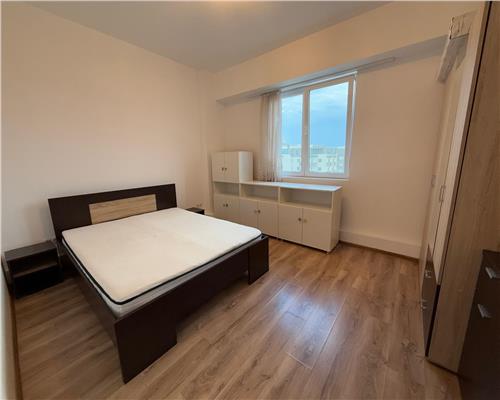 Apartament cu 3 camere si balcon zona Bd Mihai Viteazu