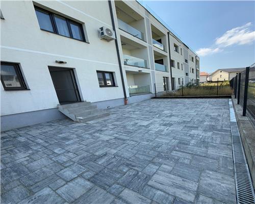 Apartament de lux cu 4 camere 2 bai si gradina in Selimbar