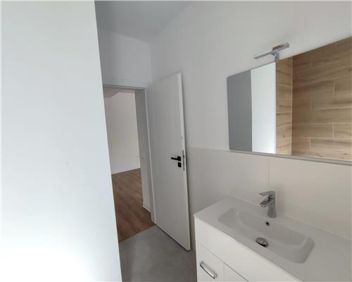 Apartament modern 2 camere 2 bai terasa acoperita si curte in Selimbar