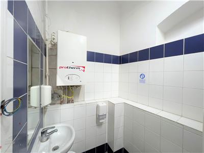 Spatiu comercial 82 mp utili cu vitrina pretabil afacere in Piata Mare