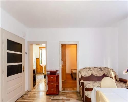 Apartament la casa 70 mp utili 3 camere pe Calea Poplacii