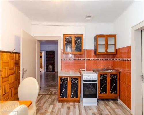 Apartament la casa 70 mp utili 3 camere pe Calea Poplacii