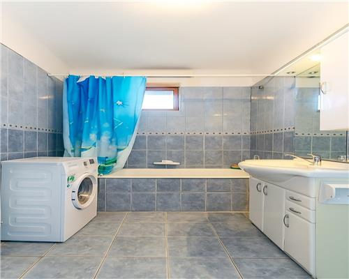 Apartament la casa 70 mp utili 3 camere pe Calea Poplacii