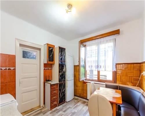 Apartament la casa 70 mp utili 3 camere pe Calea Poplacii