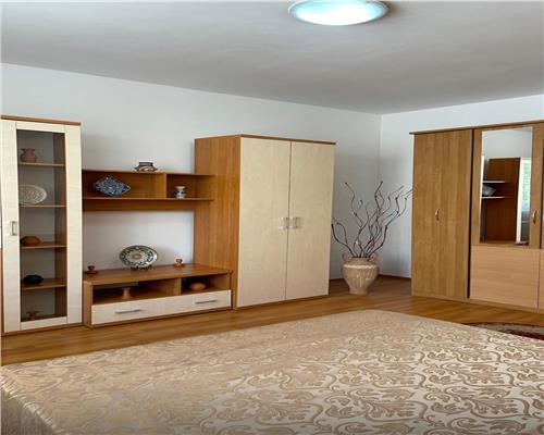 Apartament 2 camere cu balcon si parcare zona Calea Dumbravii
