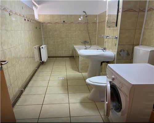 Apartament 2 camere cu balcon si parcare zona Calea Dumbravii