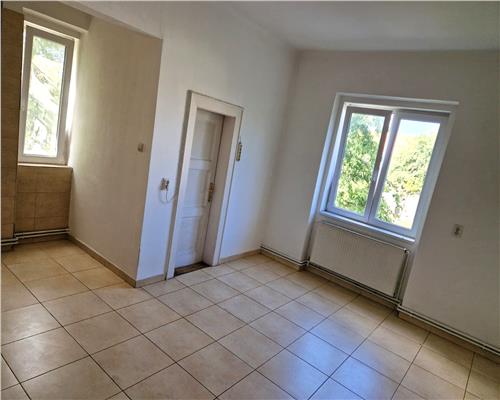 Apartament 2 camere 80 mpu si parcare in zona Balea