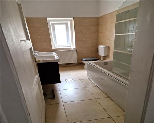 Apartament 2 camere 80 mpu si parcare in zona Balea