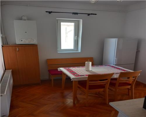 Apartament de inchiriat cu o camera la casa in Piata Cluj