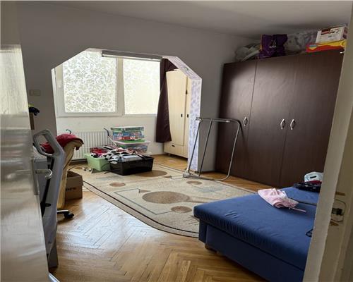 Apartament 4 camere Strand 81 mp utili etaj 3  cu balcon